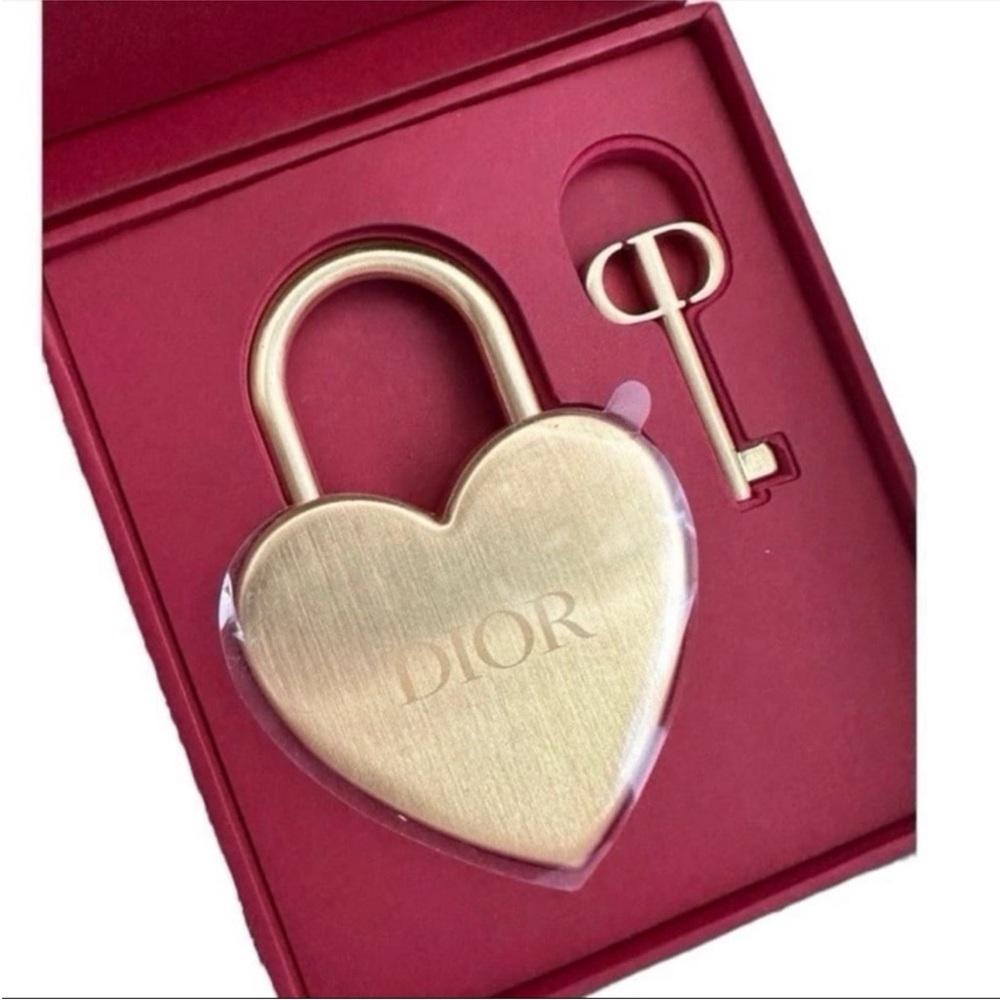 Dior Heart Padlock Cadena & Key W/Box Limited New In Box - Picture 5 of 5